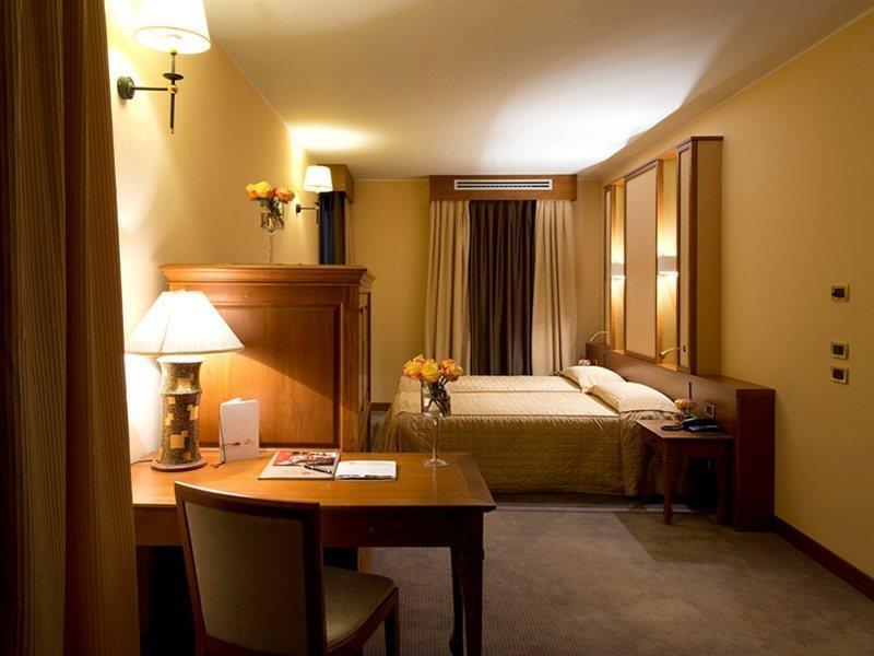 Thai Si Royal Thai Spa Lovadina Bagian luar foto