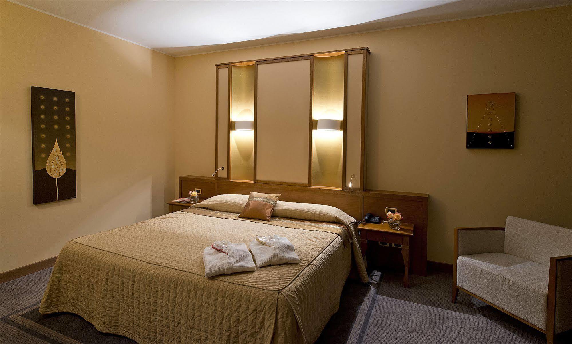 Thai Si Royal Thai Spa Lovadina Bagian luar foto
