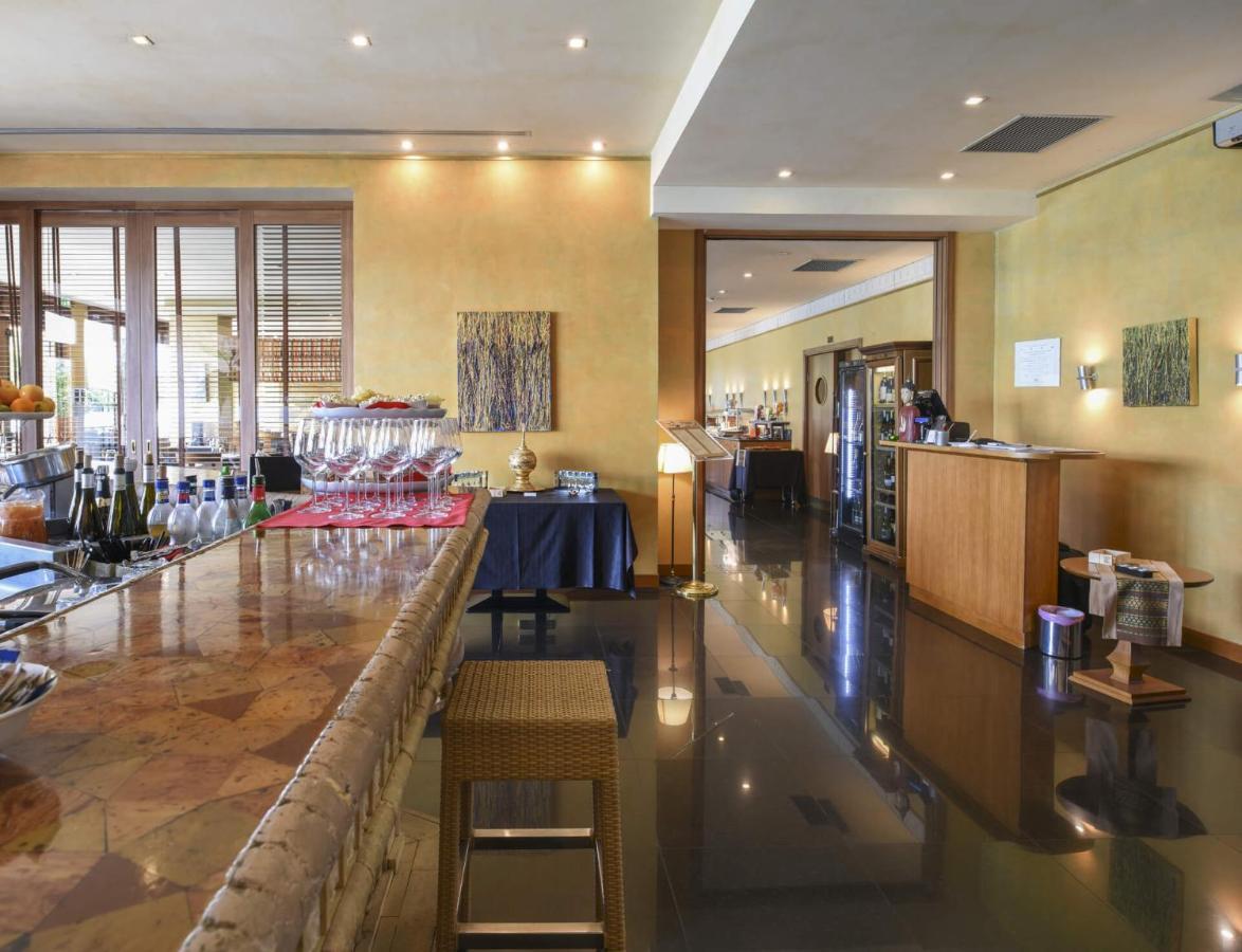 Thai Si Royal Thai Spa Lovadina Bagian luar foto